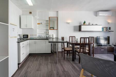 Torresol Apartment เนร์คา ภายนอก รูปภาพ